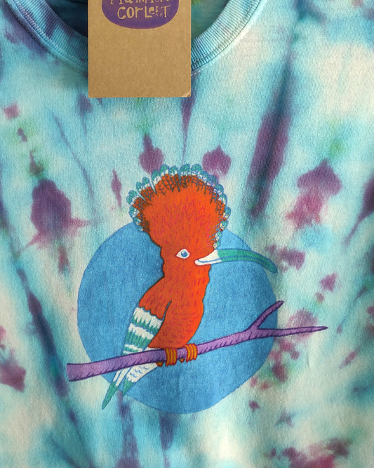 Tie-dye shirt with a Hoopoe illustratio and a tag on a hanger