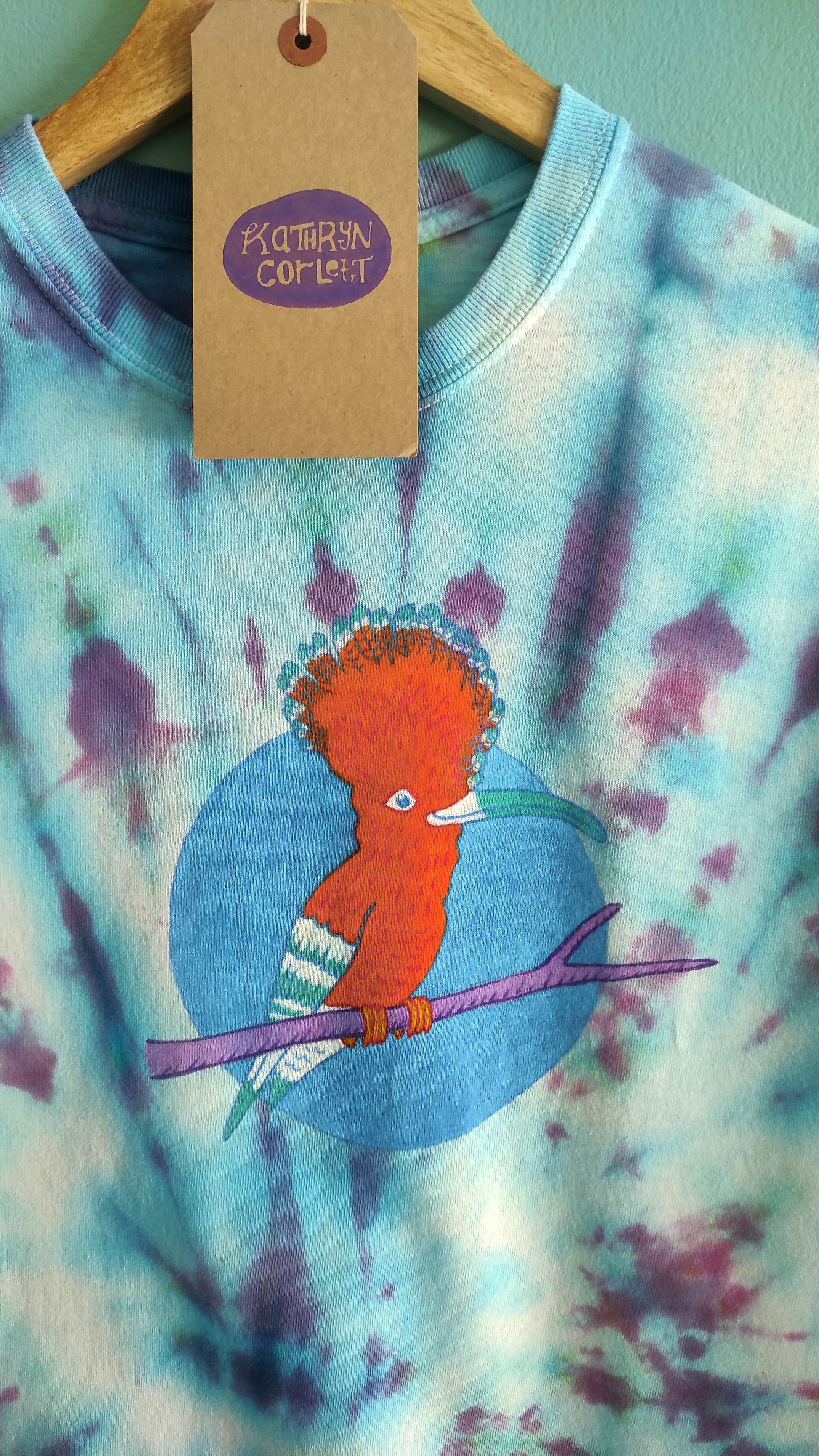 Video of a tie dye tshirt with a Hoopoe illustration on the front